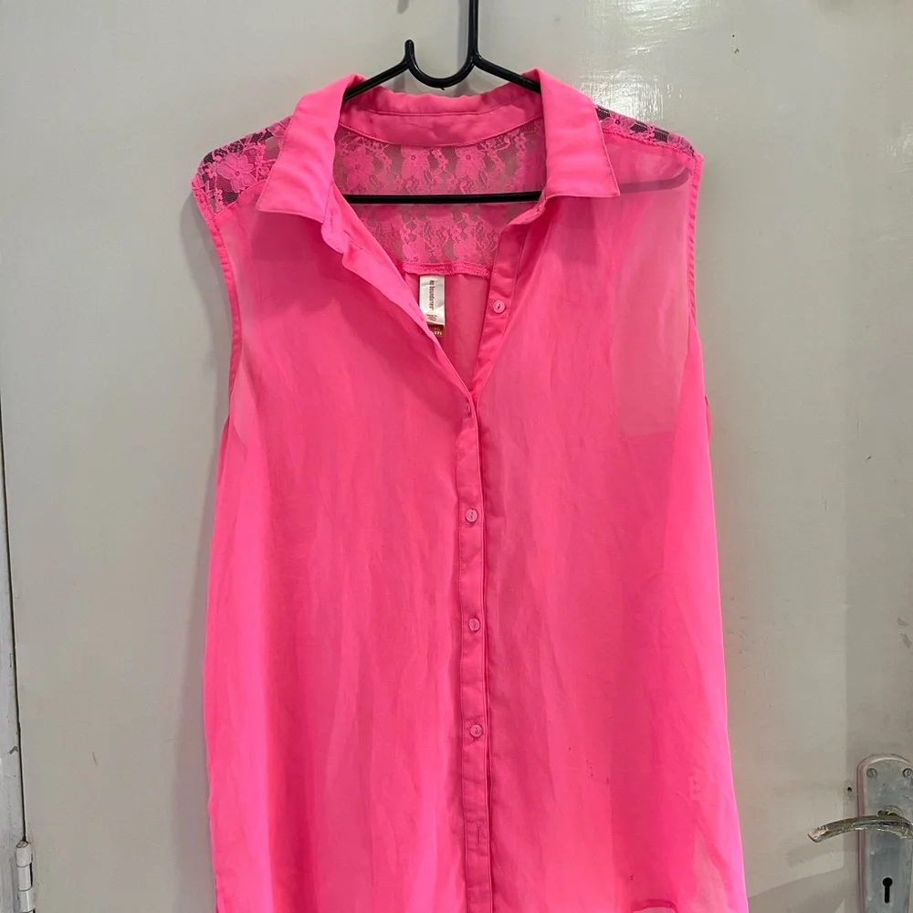 Neon pink shirt with lace detailing - Picture 2 of 10